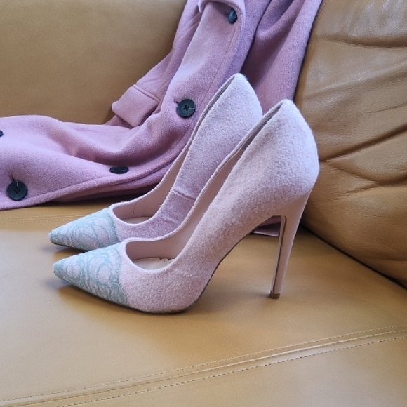 Chic Pink Stiletto Heels - Picture 1 of 16